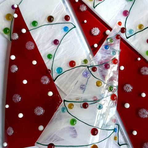 CHILDREN and ADULTS Elfy Decorative Glass Workshops come to life! Family Glass Making  (6yrs + with paying adult)